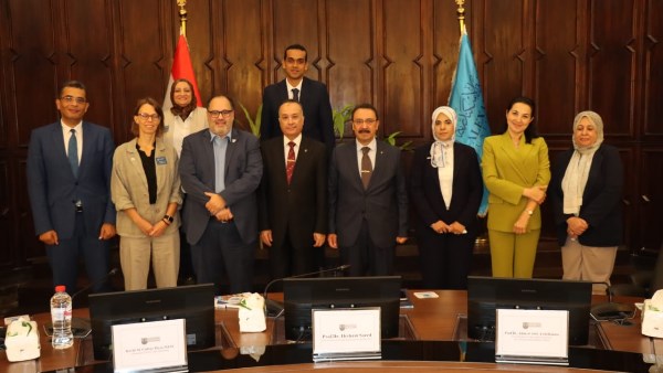 وفد أمريكي بجامعة الإسكندرية