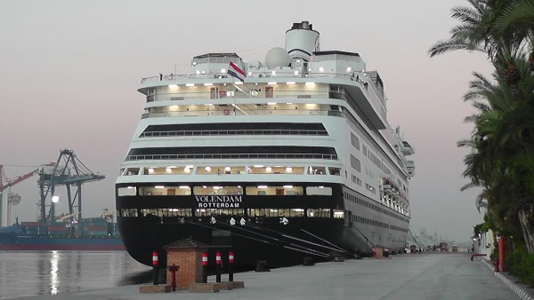 سفينة سياحية بالإسكندرية سفينة سياحية بالإسكندرية