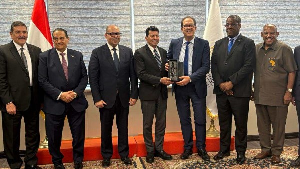 استعدادا لاستضافة مصر دورة الألعاب الإفريقية 2027.. وزير الرياضة يعقد اجتماع تحضيري لتوقيع مذكرة تفاهم بين "الأنوكا" و"الأوكسا" والاتحاد الافريقي السياسي