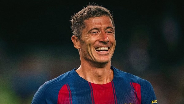 برشلونة يتلقى ضربة موجعة قبل الكلاسيكو.. مدة غياب ليفاندوفسكي