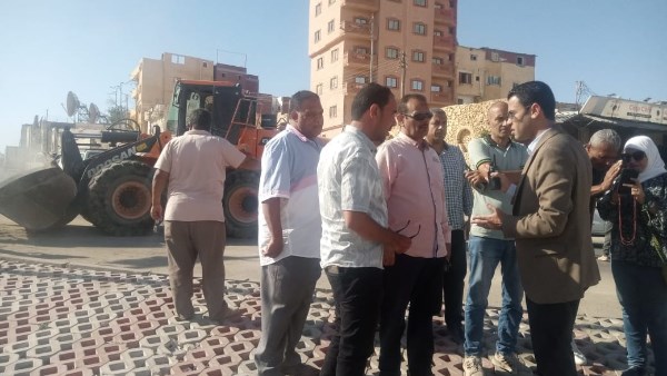 نايب  محافظ مطروح يتابع أعمال رفع القمامة 