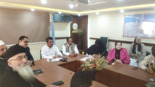 مرسى مطروح تبحث خلال اجتماع المجلس التنفيذي مشروعات الإنارة والطرق وتطهير شنايش الأمطار