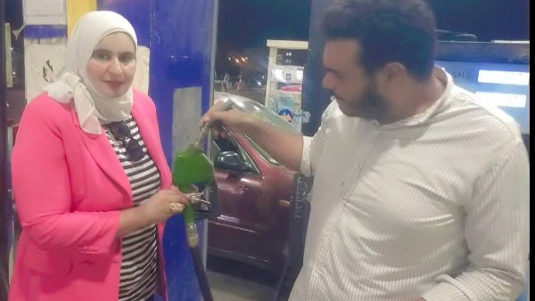 مدير التموين خلال احد الجولات على محطات الوقود