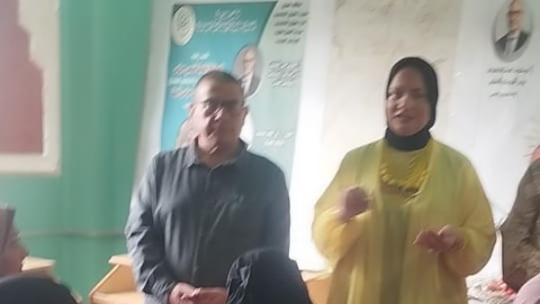 مدير تعليم مطروح  خلال الجولة 