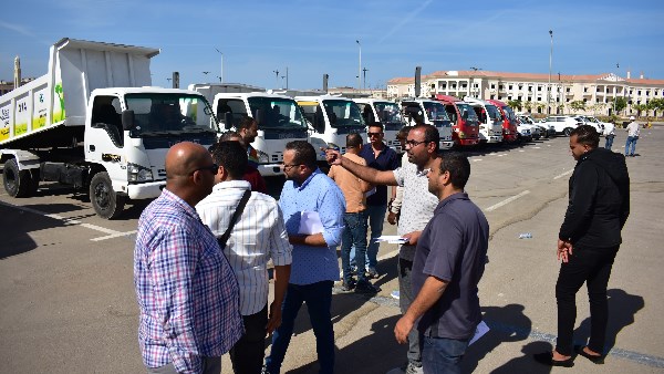   اصطفاف المعدات بمدينة العلمين 