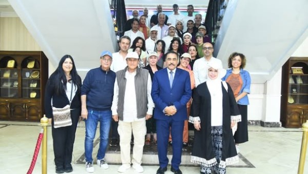 محافظ مطروح وفنانى ملتقى الفن والحياه