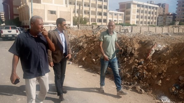 رئيس مدينة مرسي مطروح  خلال جولة تفقدية  رئيس مدينة مرسي مطروح  خلال جولة تفقدية
