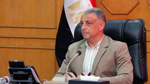محافظ الإسماعيلية يناقش استعدادات احتفالية إعادة افتتاح النصب التذكاري للدفاع عن قناة السويس بجبل مريم