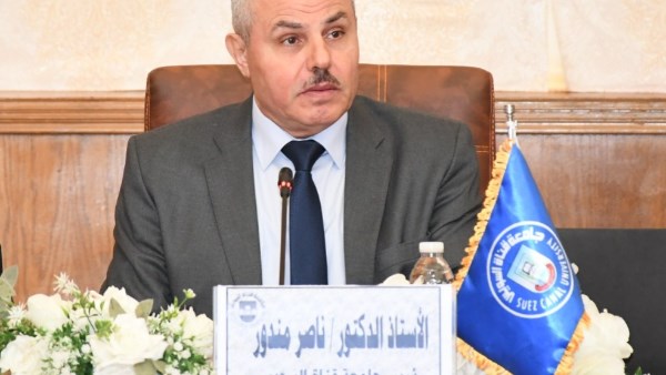 رئيس جامعة قناة السويس 