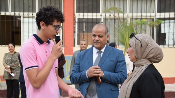 الغرباوي وقيادات التعليم يشهدون طابور بورسعيد الرسمية لغات