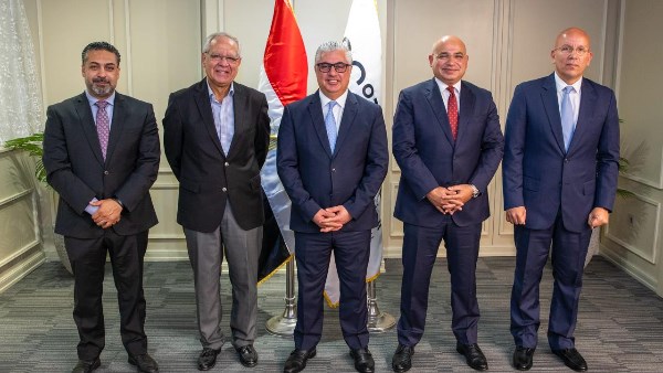 رئيس اقتصادية قناة السويس يوقّع المشروع الأول من نوعه في مصر والشرق الأوسط وإفريقيا لتصنيع المنسوجات الكهربائية رئيس اقتصادية قناة السويس يوقّع المشروع الأول من نوعه في مصر والشرق الأوسط وإفريقيا لتصنيع المنسوجات الكهربائية