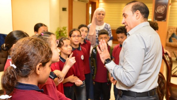 رئيس مدينة بورفؤاد يصطحب طلاب مدرسة السيدة خديجة لتفقد المركز التكنولوجي المتطور رئيس مدينة بورفؤاد يصطحب طلاب مدرسة السيدة خديجة لتفقد المركز التكنولوجي المتطور