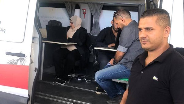 الدفع بالسيارة المتنقلة للمركز التكنولوجي  بموقفى عزب النهضة وباب الحرس