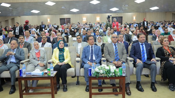 محافظ القليوبية ورئيس جامعة بنها يفتتحان فعاليات المؤتمر السنوي الرابع للدراسات العليا للعلوم الإنسانية