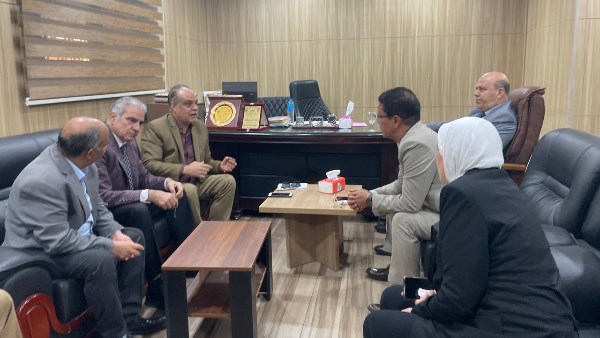 رئيس جامعة بنها يطمئن على 9 طلاب بكلية الفنون التطبيقية مصابين في حادث طريق ابو سمبل الصحراوي