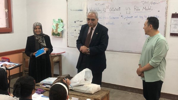 مدير تعليم القليوبية يفاجئ المدارس للاطمئنان على انتظام الدراسة