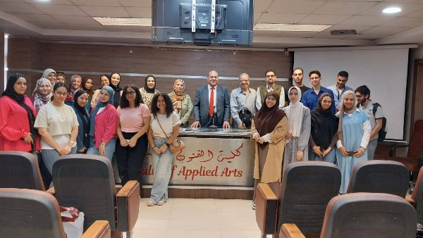 جانب من الندوة  جانب من الندوة