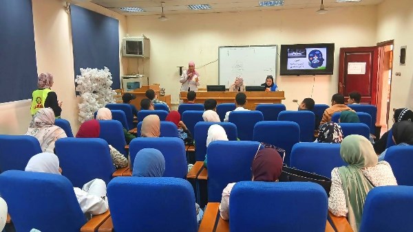 جانب من الندوة  جانب من الندوة