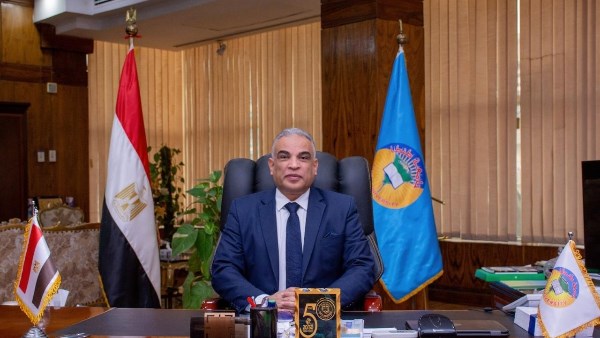 رئيس جامعة طنطا يستعرض تقريرا عن الخطة التنفيذية لتنفيذ مبادرة 