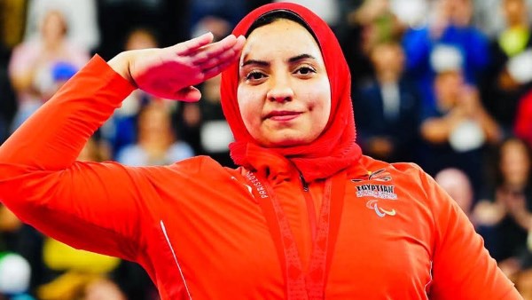 محافظ الشرقية يُهنئ بطلة رفع الأثقال ريحاب رضوان لحصولها على ذهبية بطولة العالم