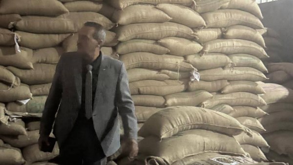 تموين بلبيس يضبط 62 طن بن أخضر مجهول المصدر وسناكس بدون بيانات