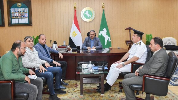 محافظ الشرقية يتابع مدى التزام السائقين بتطبيق تعريفة الركوب الجديدة