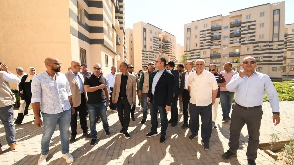 وزير الإسكان 
