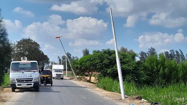 أعمدة الإنارة 