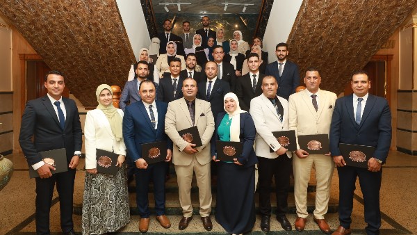 المكرمون 