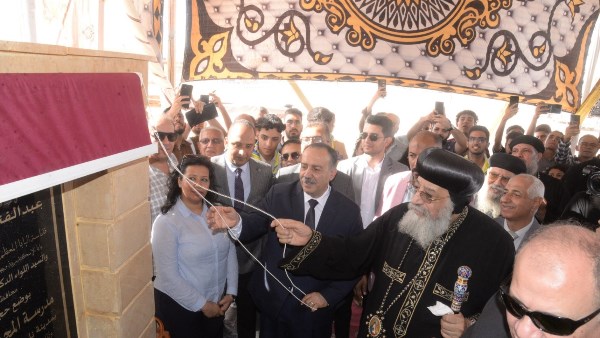 البابا تواضروس ومحافظ اسيوط
