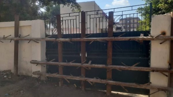 اغلاق باب مدرسةقرية ميت بره