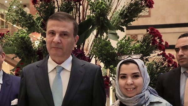 وزير الزراعة مع محررة صدى البلد 