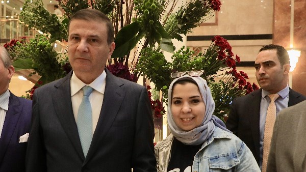 وزير الزراعة مع محرر صدي البلد 
