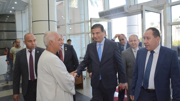 وزير الزراعة ونقيب الفلاحين  وزير الزراعة ونقيب الفلاحين