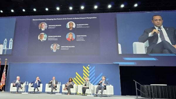 رئيس القابضة للمطارات