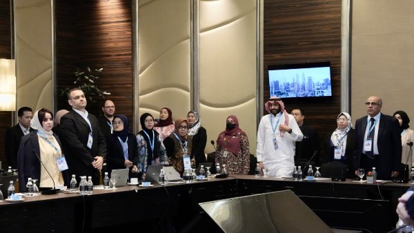 خلال الاجتماع
