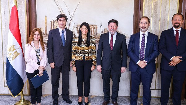 وزيرة التخطيط خلال الاجتماع