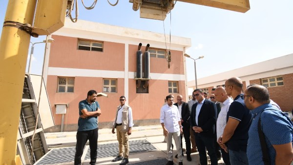 وزير الاسكان خلال الجولة
