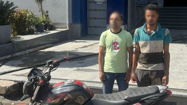 القبض على شخصين سرقا دراجة نارية بالإسكندرية