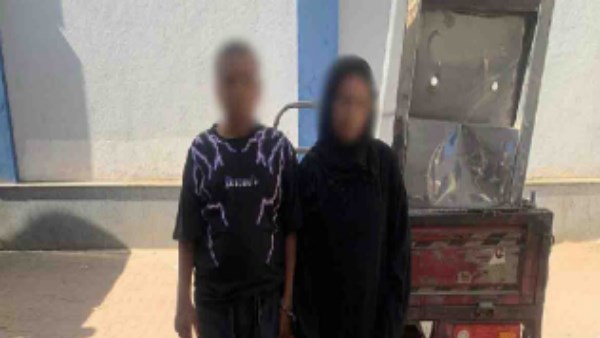 القبض على رجل وسيدة سرقا مبرد مياه بسوهاج
