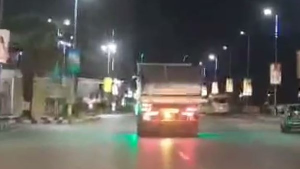 السيارة