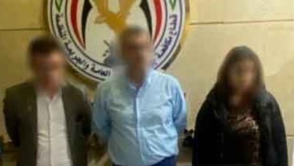 شهادات مزورة.. القبض على 3 أشخاص يديرون كيانا تعليميا وهميا شهادات مزورة.. القبض على 3 أشخاص يديرون كيانا تعليميا وهميا