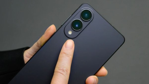 بعد إلغاء S26 Edge.. سامسونج تفاجئ الجميع بهاتف غامض أكثر نحافة بعد إلغاء S26 Edge.. سامسونج تفاجئ الجميع بهاتف غامض أكثر نحافة