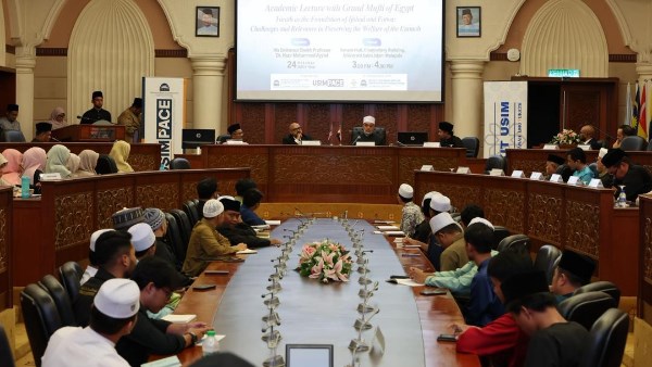 مفتي الجمهورية خلال محاضرته بجامعة العلوم الإسلامية في ماليزيا