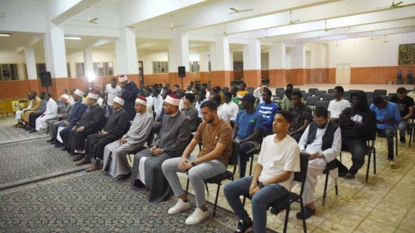 جانب من الجلسة العلمية جانب من الجلسة العلمية