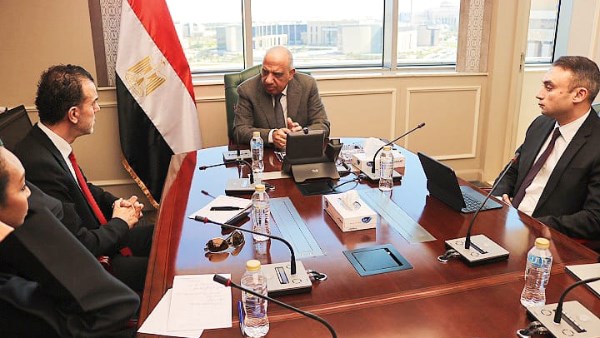 اجتماع وزير الكهرباء 