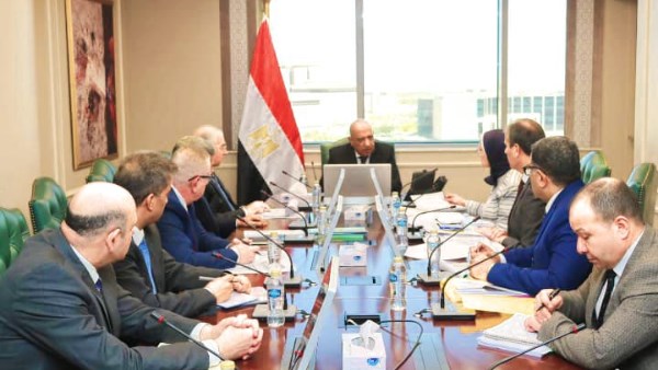 اجتماع وزير الكهرباء 
