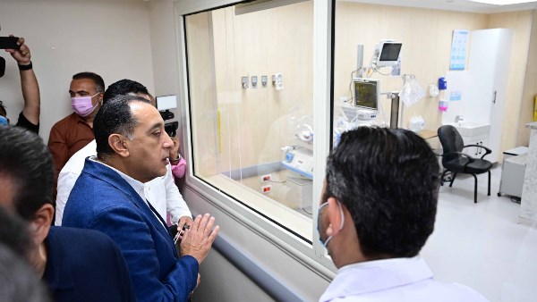 رئيس الوزراء خلال الزيارة رئيس الوزراء خلال الزيارة