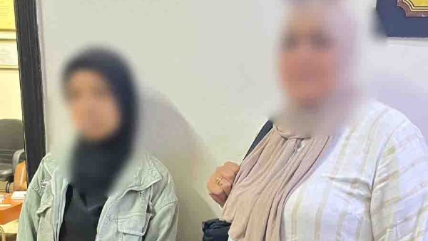 طالبة  المترو