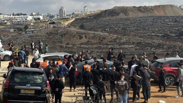 أهالي الأسرى الفلسطينين أمام سجن عوفر 